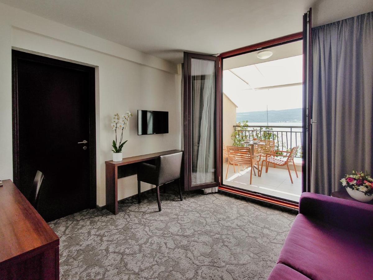Hotel Pine Tivat Exterior foto