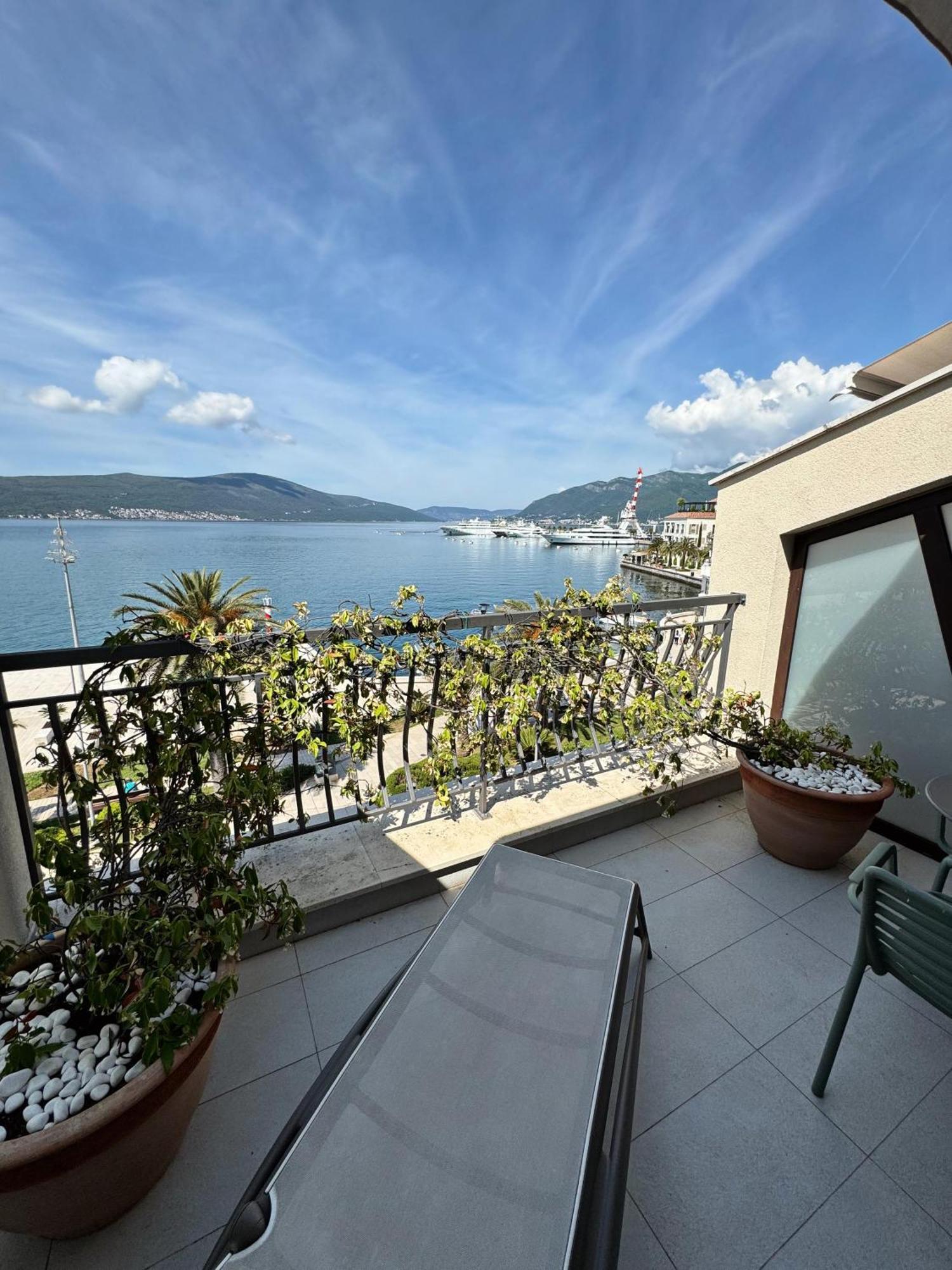 Hotel Pine Tivat Exterior foto
