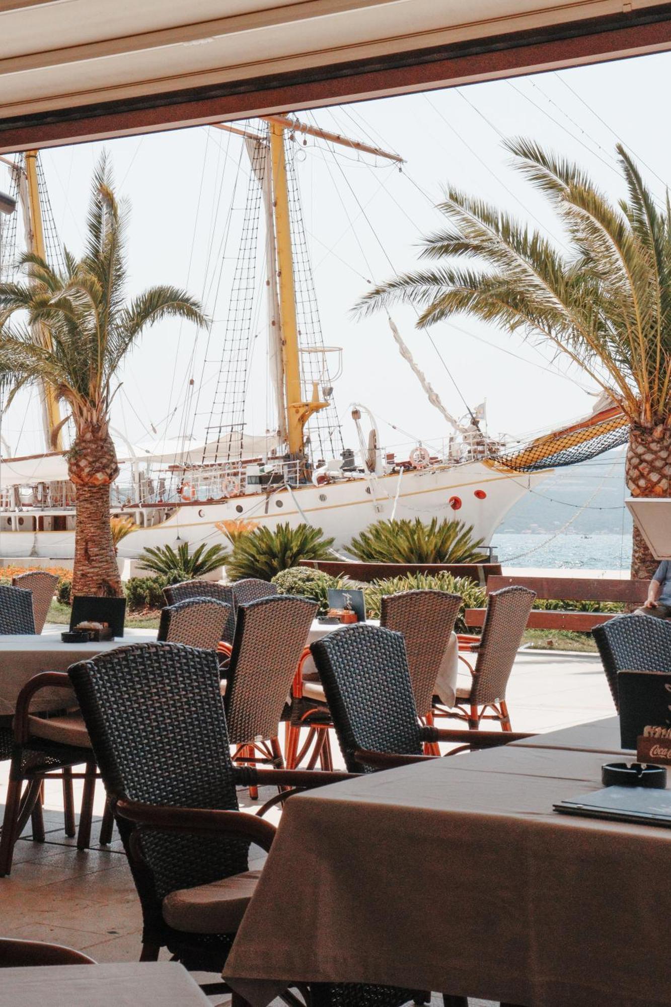 Hotel Pine Tivat Exterior foto