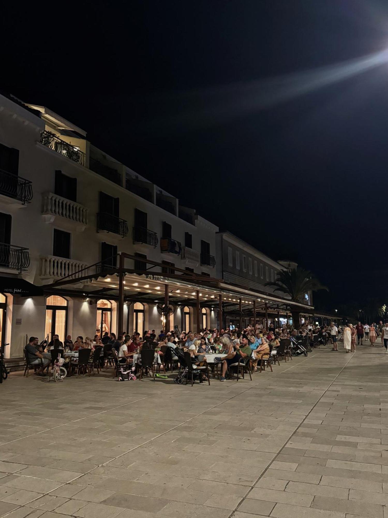 Hotel Pine Tivat Exterior foto